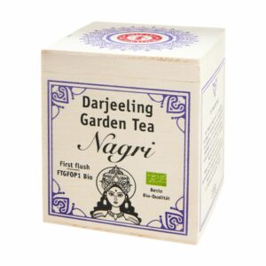 Schrader Schwarzer Tee Darjeeling First Flush Nagri Ftgfop1 Bio in Holzkistchen